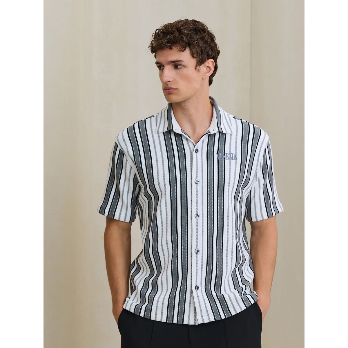 Chemise en jersey brodée à manches courtes gris/blanc, NEXT