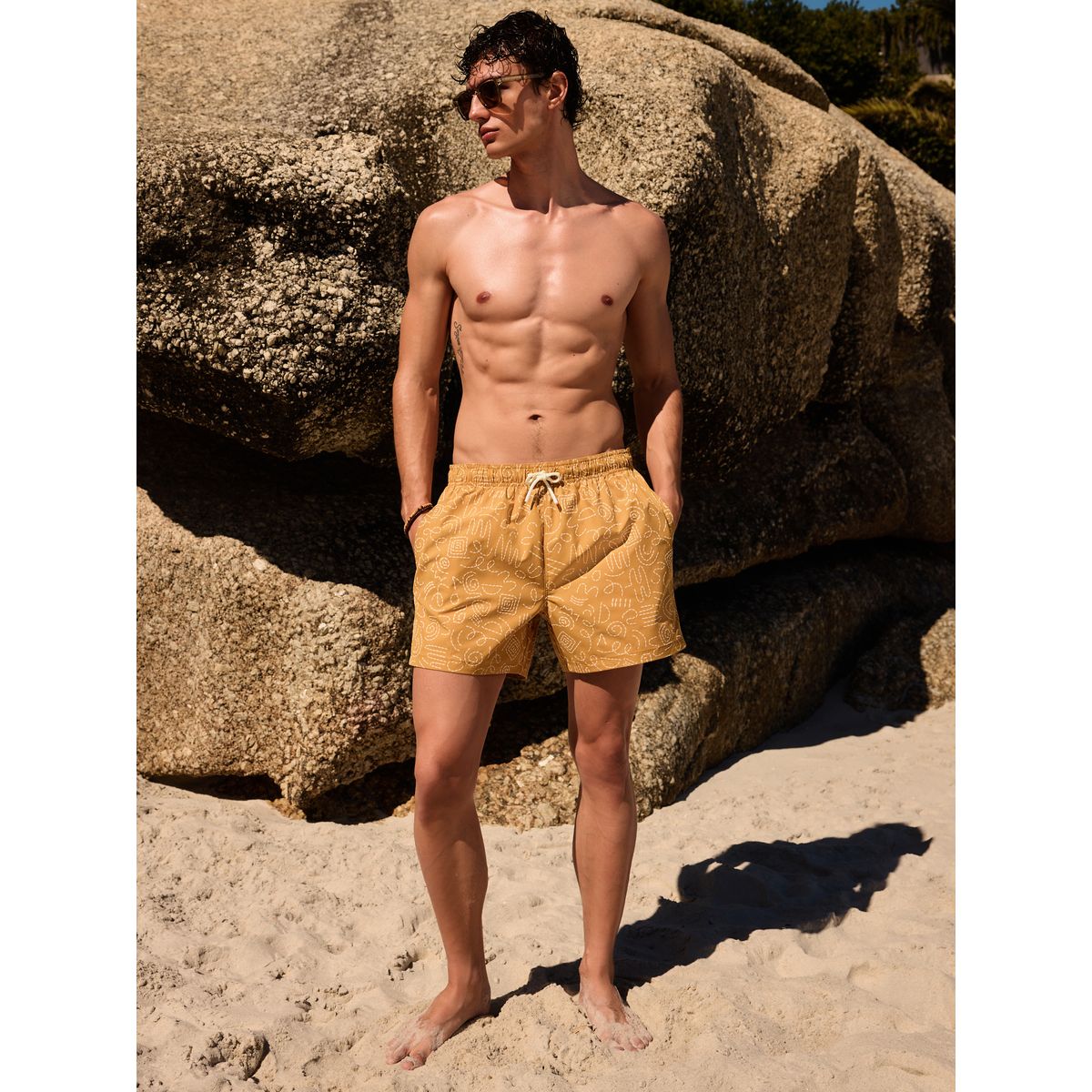 Short de bain 5 po à imprimé bouffant texturé jaune, NEXT
