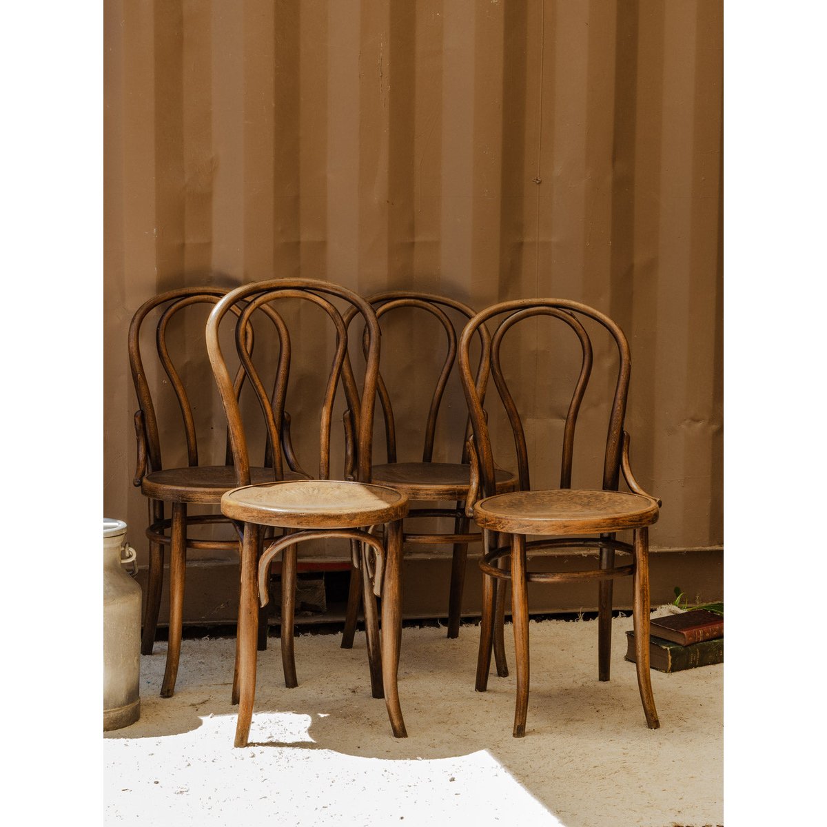 Lot de 4 chaises en bois Claude N°1408 - Bon état bois foncé, DEBONGOUT