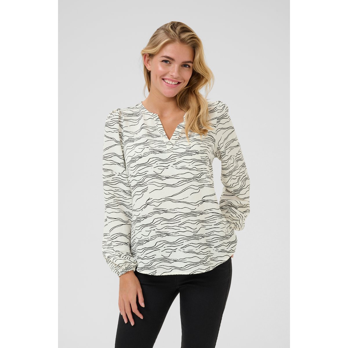 Blouse with long sleeve blanc noir graphique chalk w. black deep graphic, KAFFE