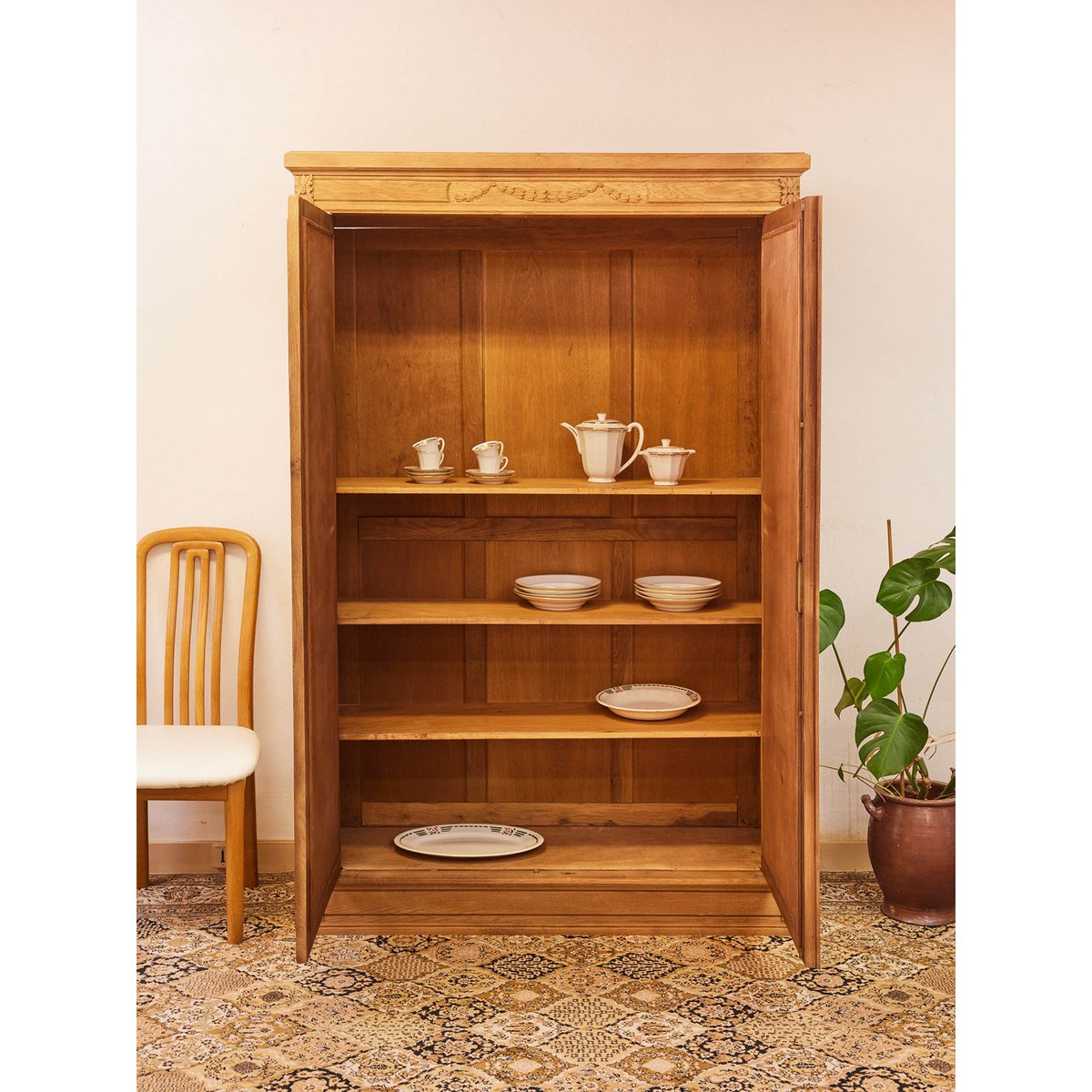 Vitrine en bois sablé Victoria N°1334 - Bon état bois clair, DEBONGOUT