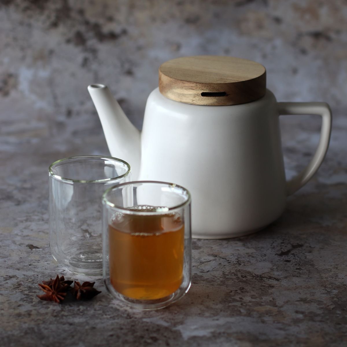 Théière en porcelaine avec couvercle en bois 680ml, ENZO blanc-naturel, OGO LIVING