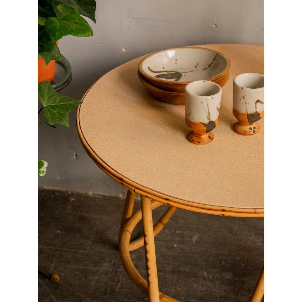 Table basse en rotin et bois teint en beige Léonie N°937 - Bon état beige, DEBONGOUT