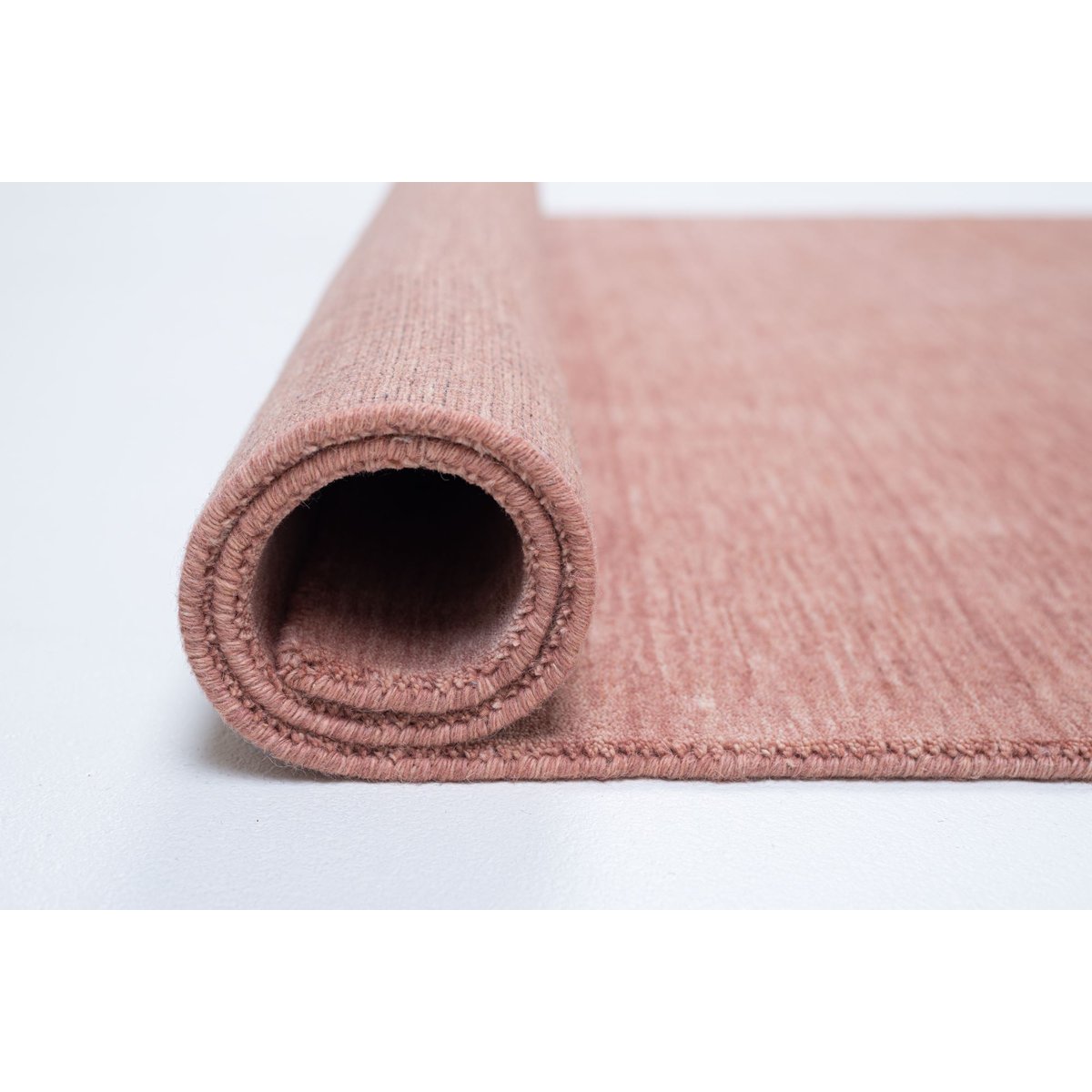 Tapis tissé main en laine vierge - LIST bois de rose, THEKO