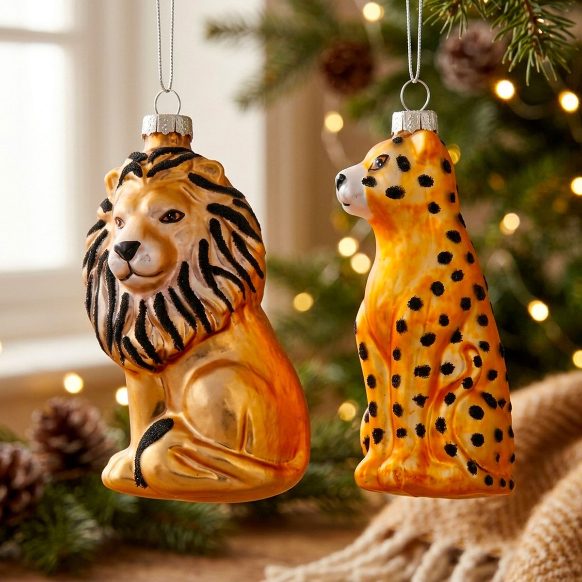 Set de 2 boules de Noël en verre laqué safari lion et léopard 6x4x10cm marron, WADIGA