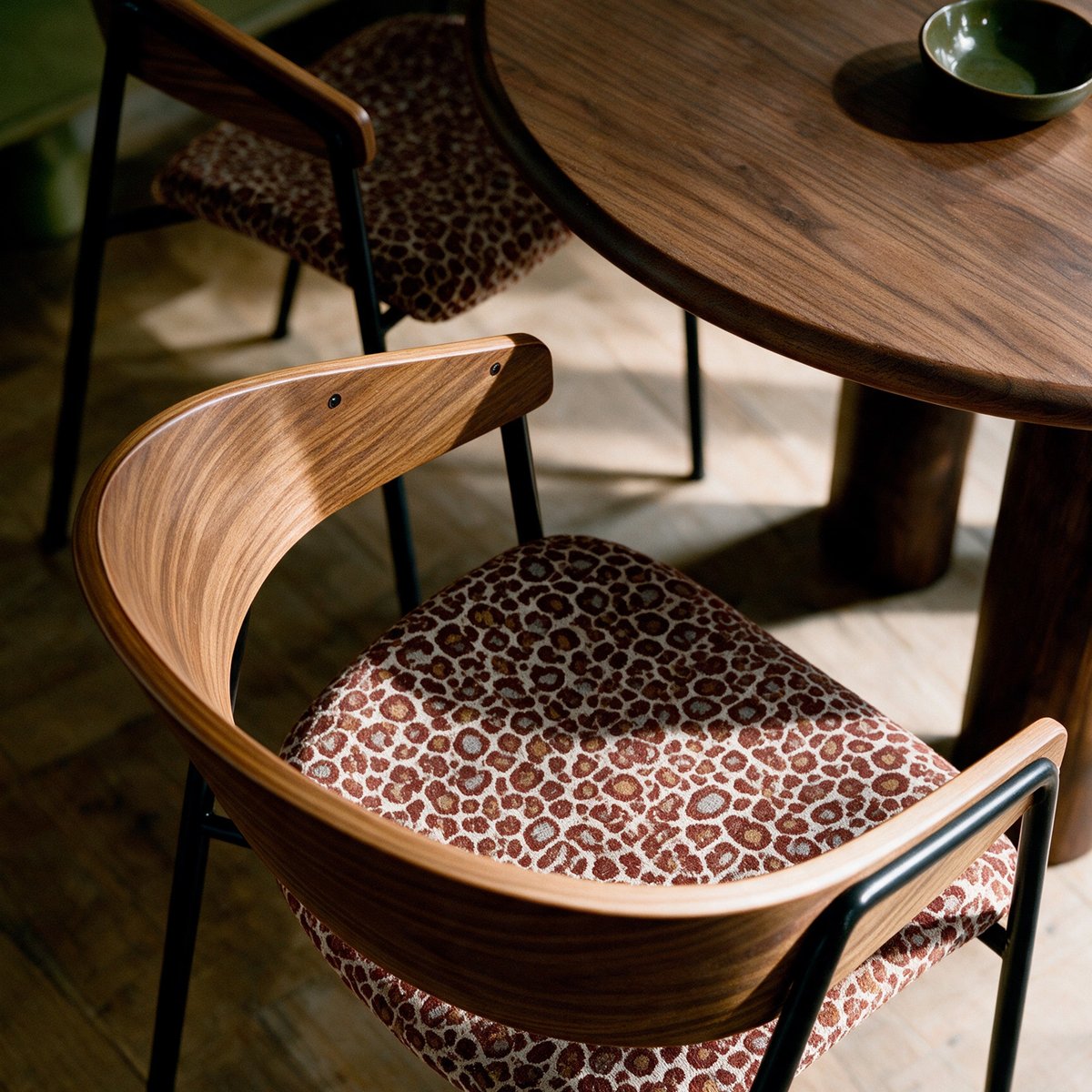 Lot de 2 chaises en tissu léopard - ESMÉE bordeaux léopard, MAISON PAVANE