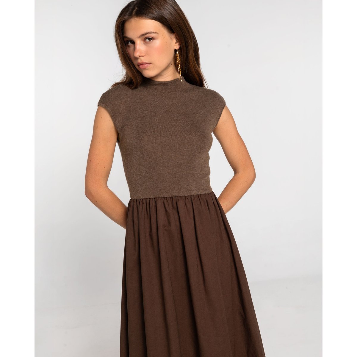 Robe marron avec haut en maille et jupe longue en tissu plat marron, THE-ARE