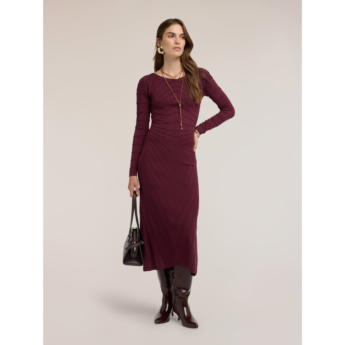 Robe fourreau avec texture en relief burgundy, MOTIVI