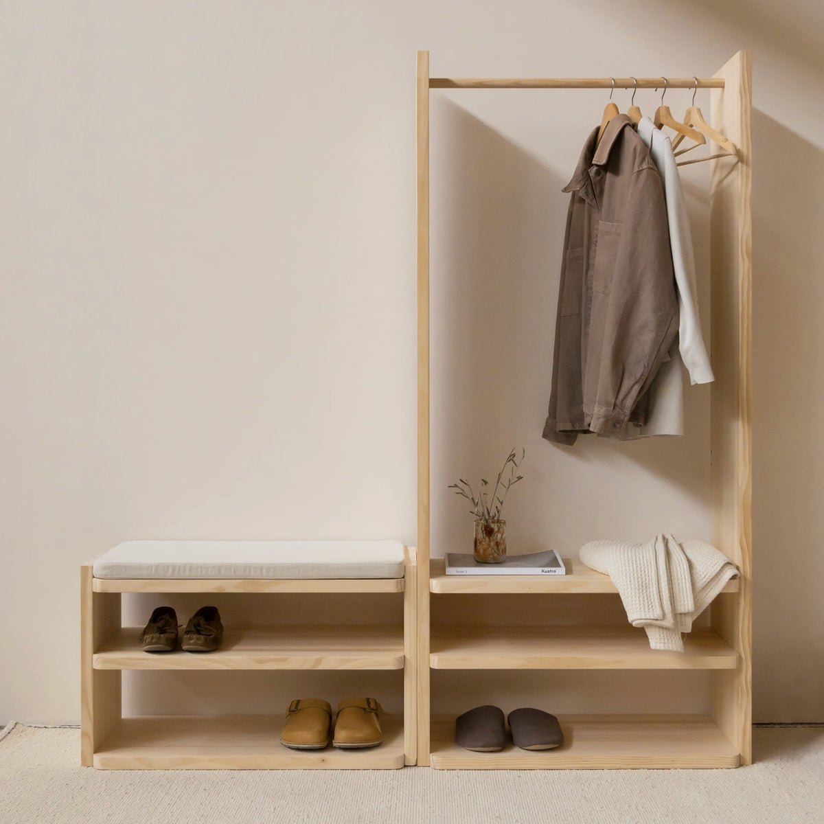 Porte-manteau et porte-chaussures non verni MARIOLA bois clair, NAAN FURNITURE