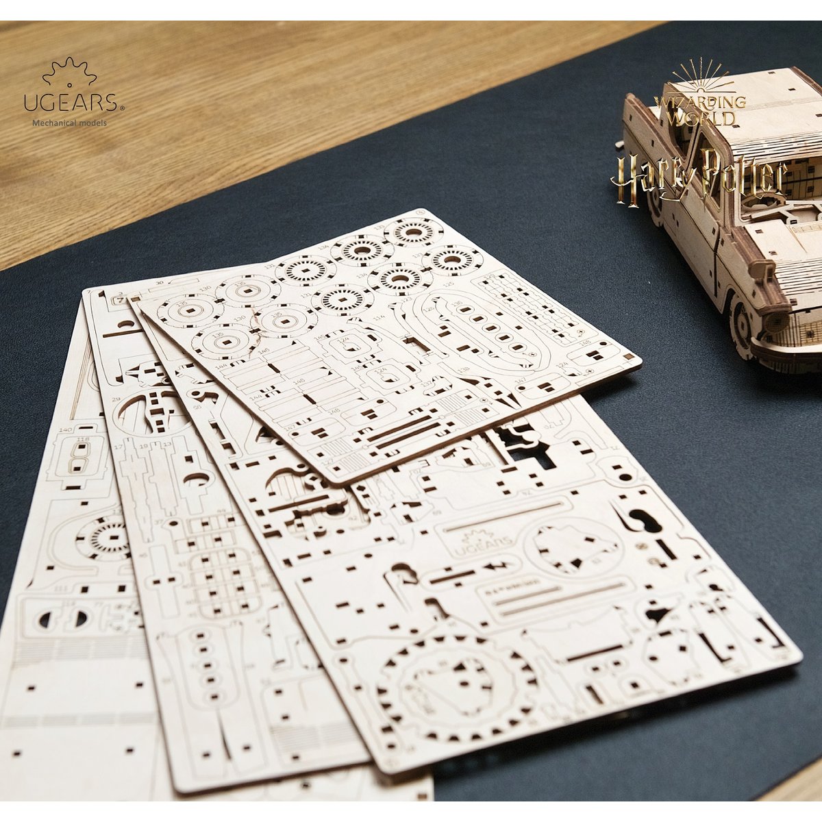 Puzzle 3D La voiture volante Anglia beige, UGEARS