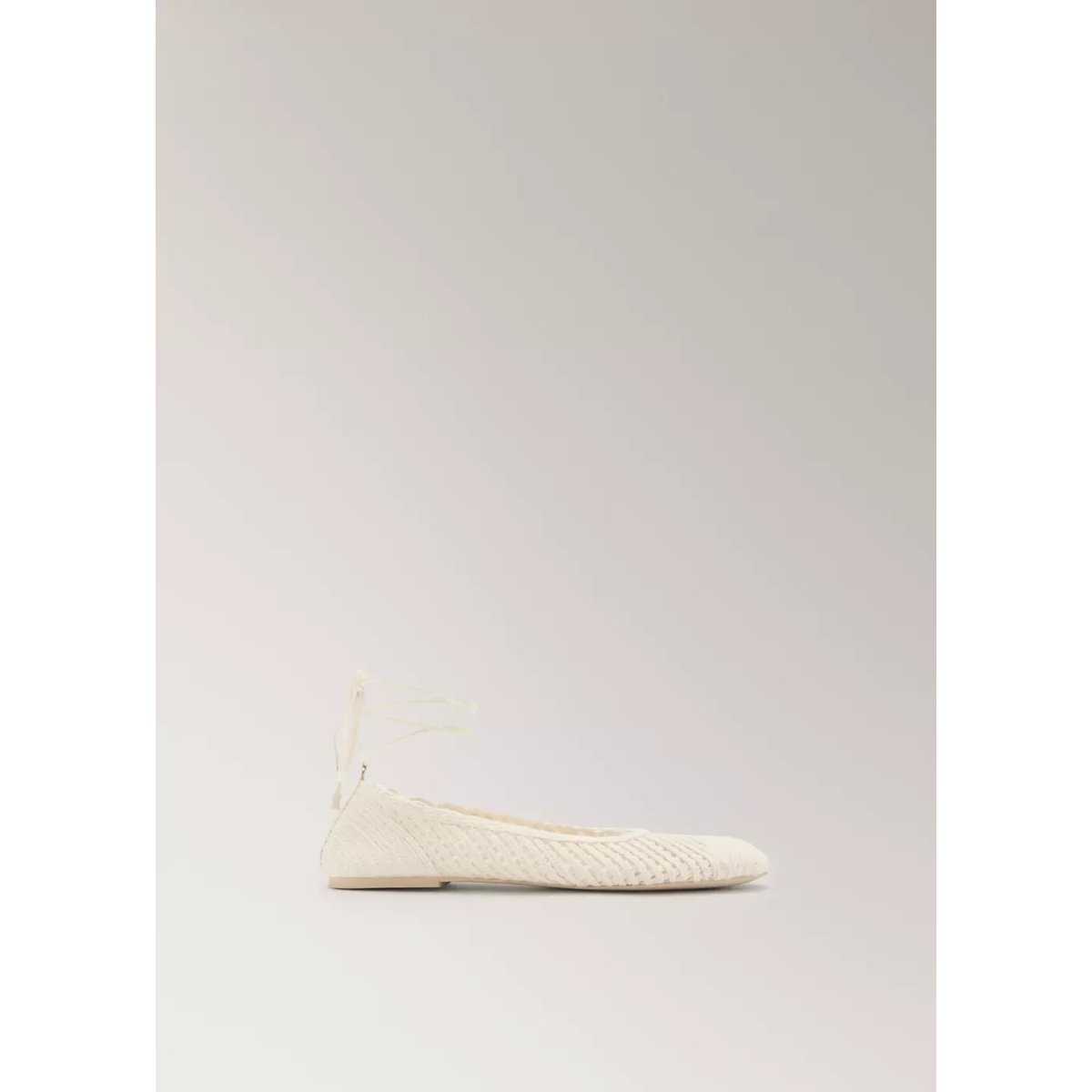 Ballerines en tissu avec lanières blanc cassé, MANGO