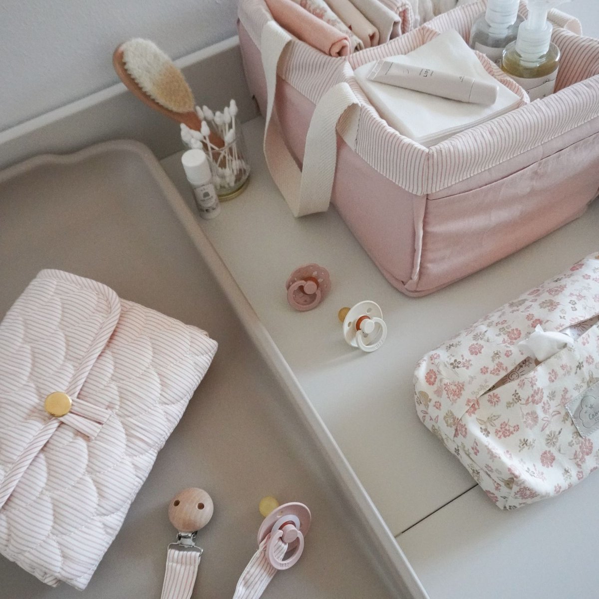 Organisateur de couche rose, CAM CAM