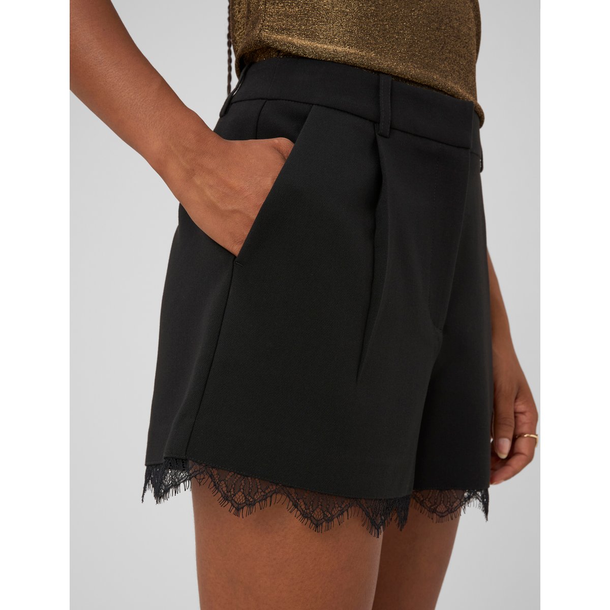Short court city dentelle noir, BZB