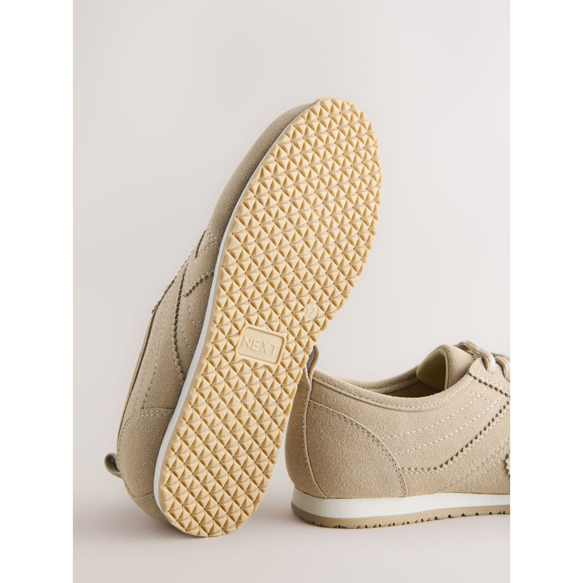 Baskets à lacets style rétro beige neutre, NEXT