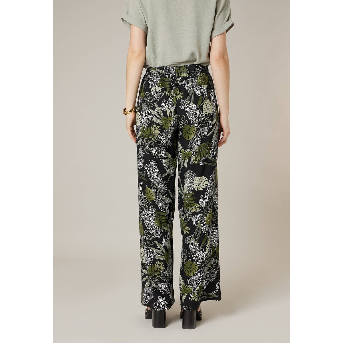 Pantalon large fille imprimé jungle LEOVA black, DEELUXE