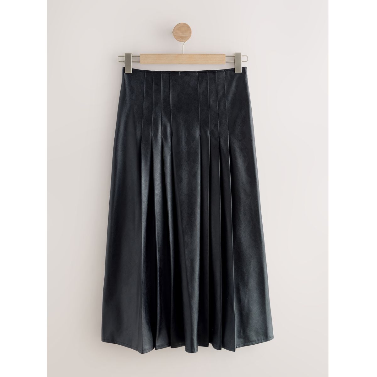 Jupe kilt mi-longue en similicuir noir, NEXT
