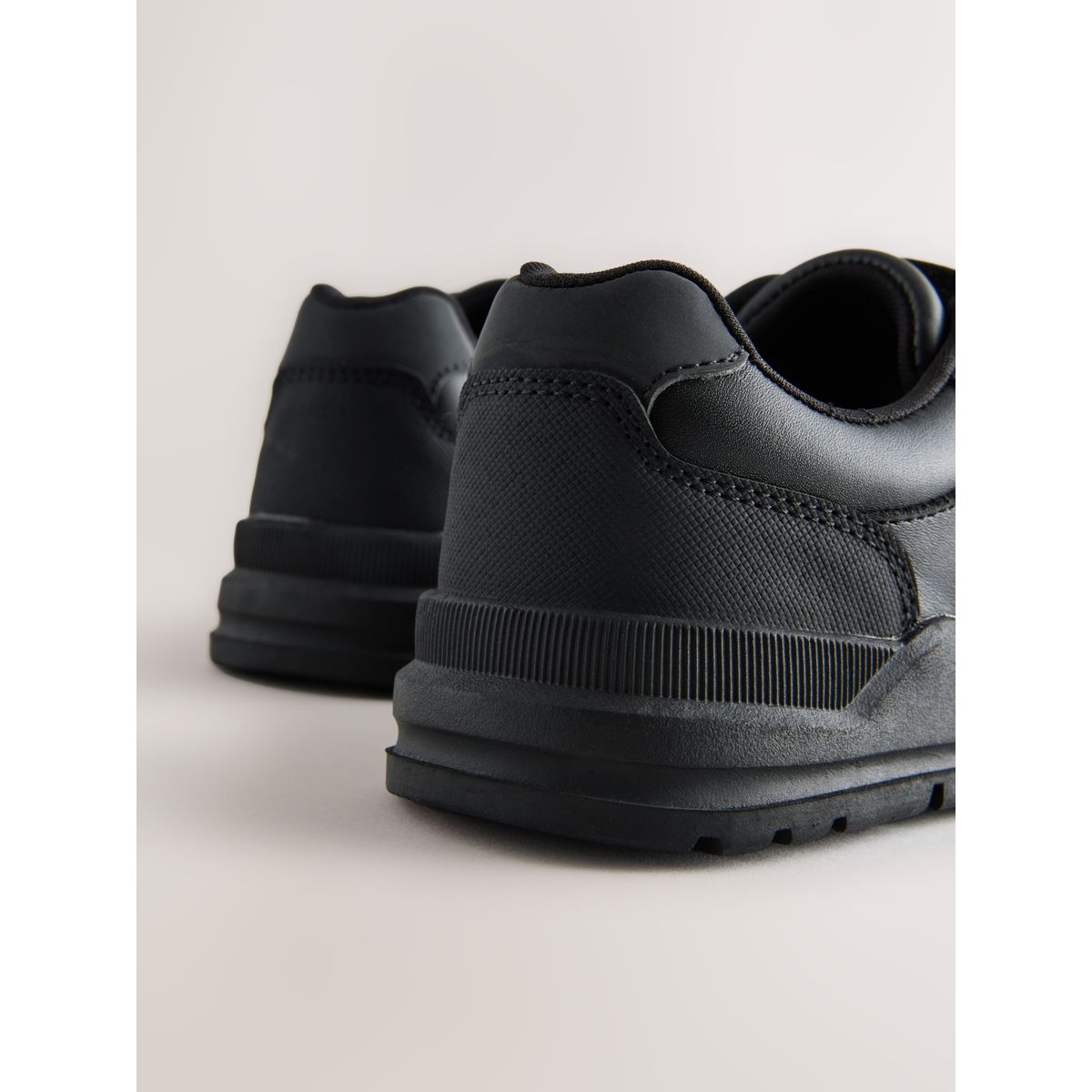 Chaussures d’école en cuir à scratch noir, NEXT