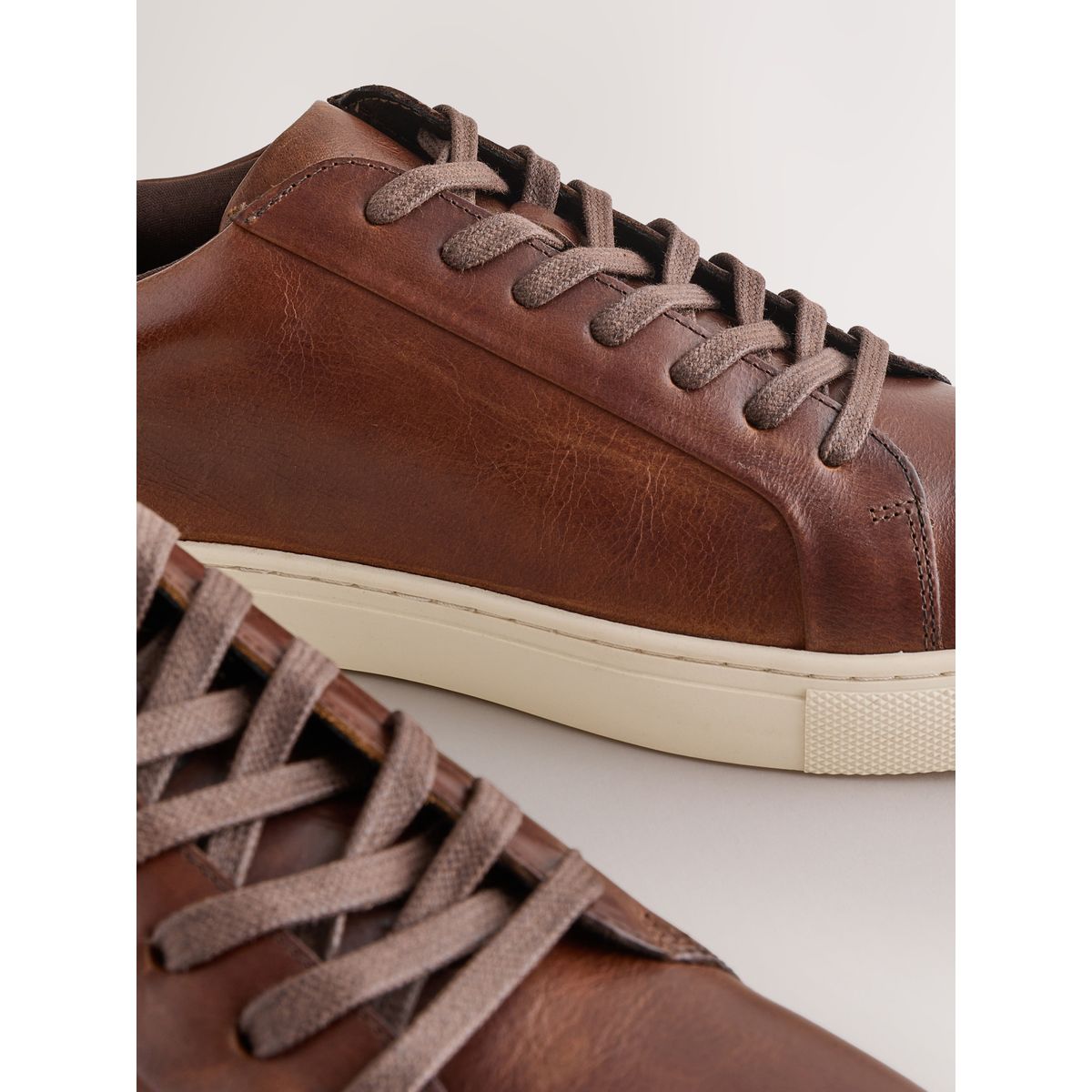 Baskets en cuir pointure large chic et casual marron fauve, NEXT