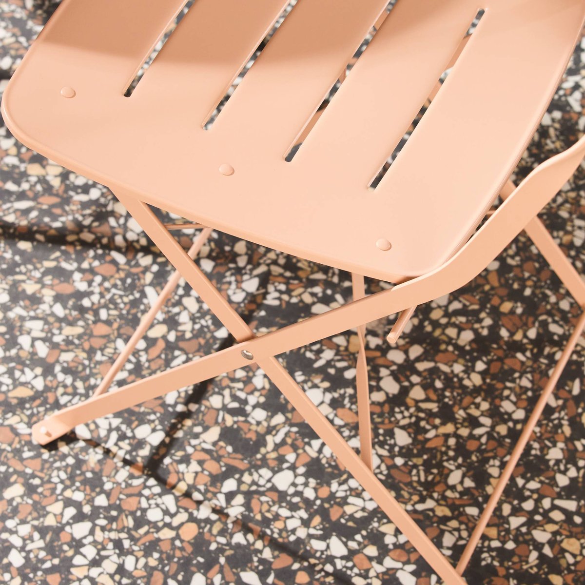 Table de jardin bistrot pliante ronde acier + 2 assises BALCONEA rose, SWEEEK