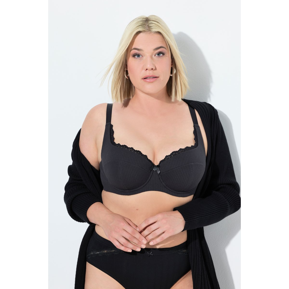 Soutien-gorge balconnet. Coques souples et noir, ULLA POPKEN