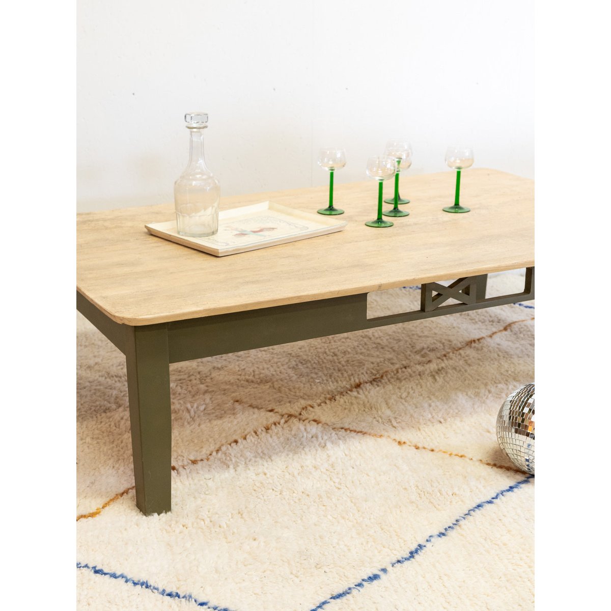 Table basse en bois Léonie N°401 - Bon état bois clair, DEBONGOUT