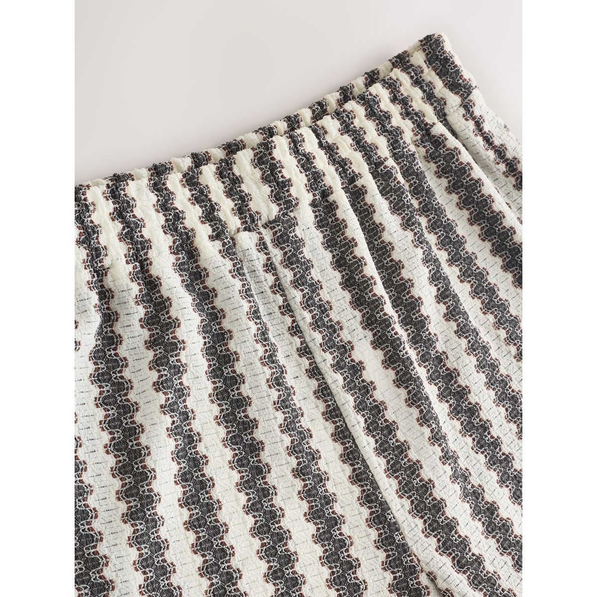Pantalon barrel aspect maille rayure noir/écru, NEXT