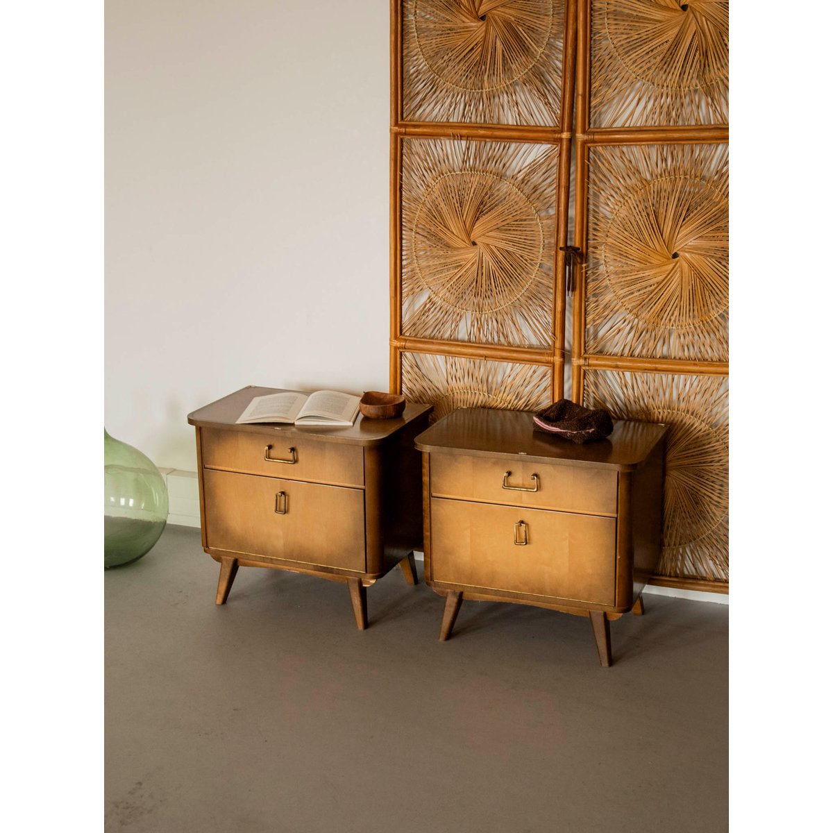 Paire de tables de chevet mid-century Maïa N°1582 - Bon état bois clair, DEBONGOUT