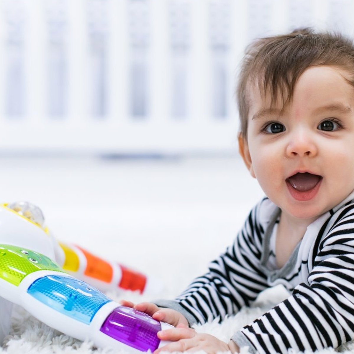 Jouet musical et multilingue multicolore, BABY EINSTEIN