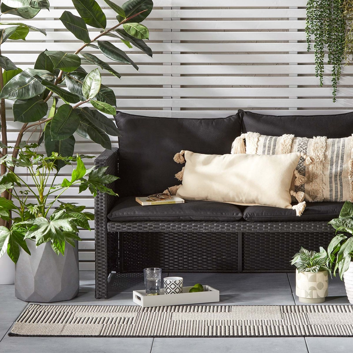 Tapis moderne intérieur extérieur BESO noir, NOVATREND