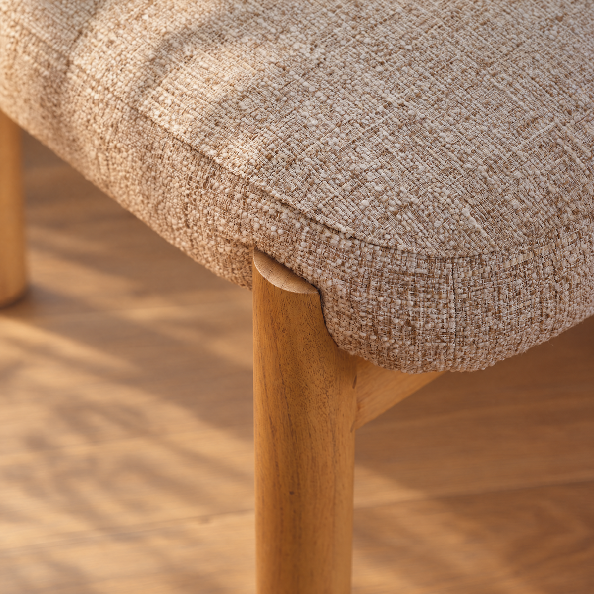 Chaise en mindi massif et tissu texturé NEO couleur unique, BERAH GETAH