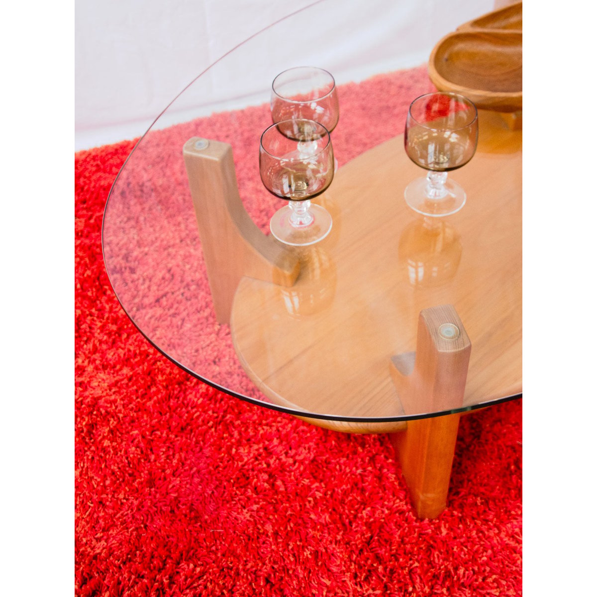 Table basse en pin et verre Donna N°1651 - Bon état bois clair, DEBONGOUT