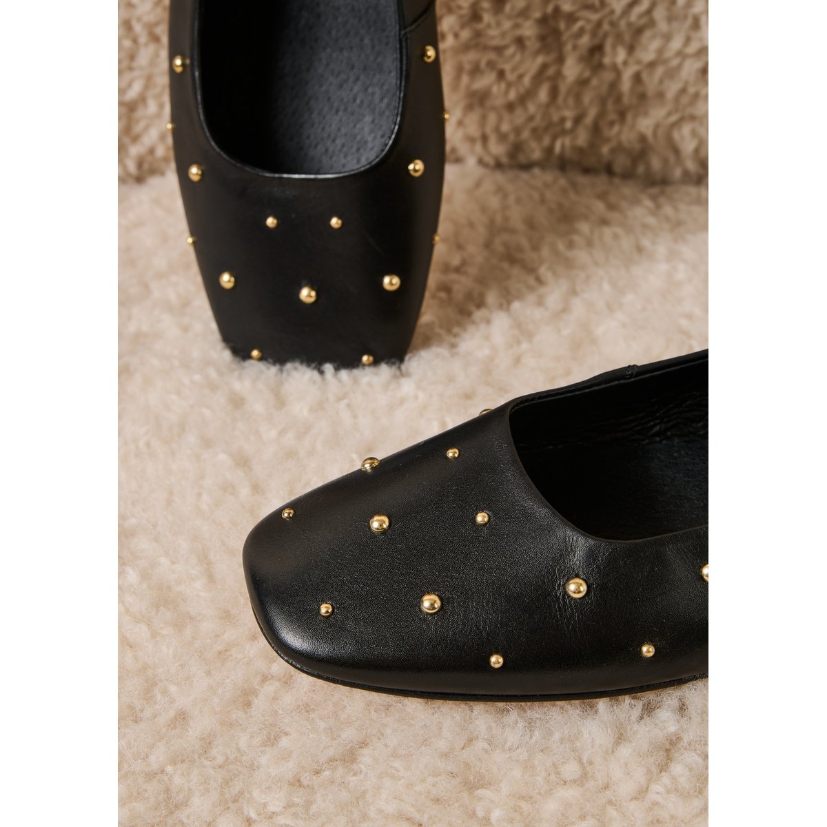 Ballerines plates en cuir bout carré noir, LA FEE MARABOUTEE