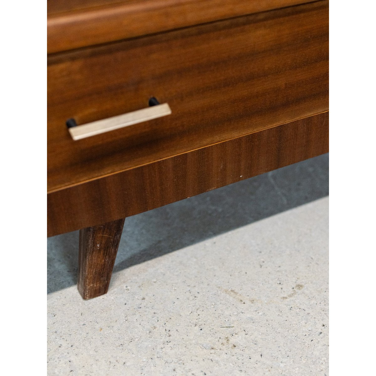 Commode vintage en bois Olga N°460 - Bon état bois foncé, DEBONGOUT