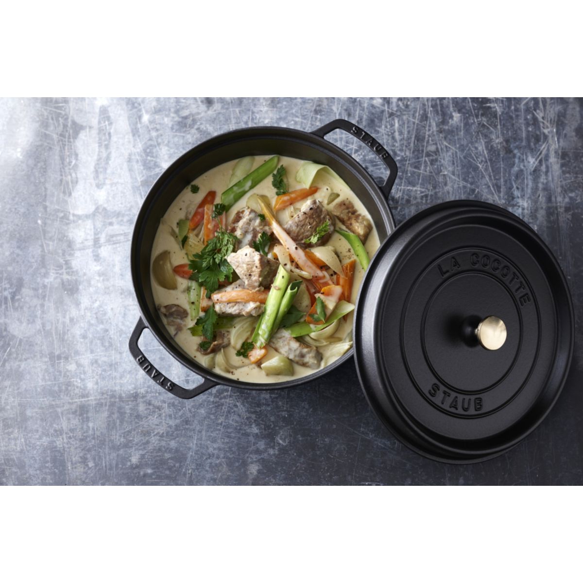 Cocotte 24 cm haute noir mat couleur unique, STAUB