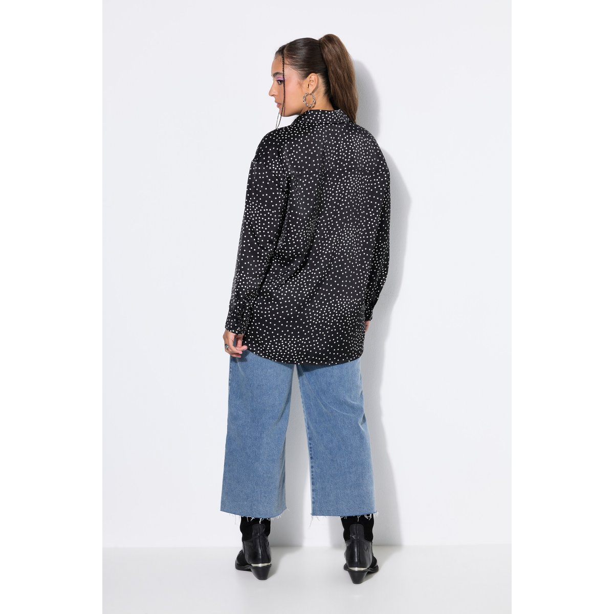 Chemisier en satin, coupe oversize, à pois noir, STUDIO UNTOLD