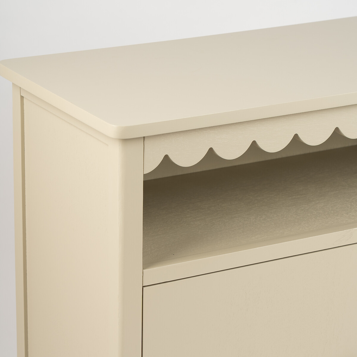 Elms Scalloped Edge 2 Door Cabinet raw linen, SO'HOME