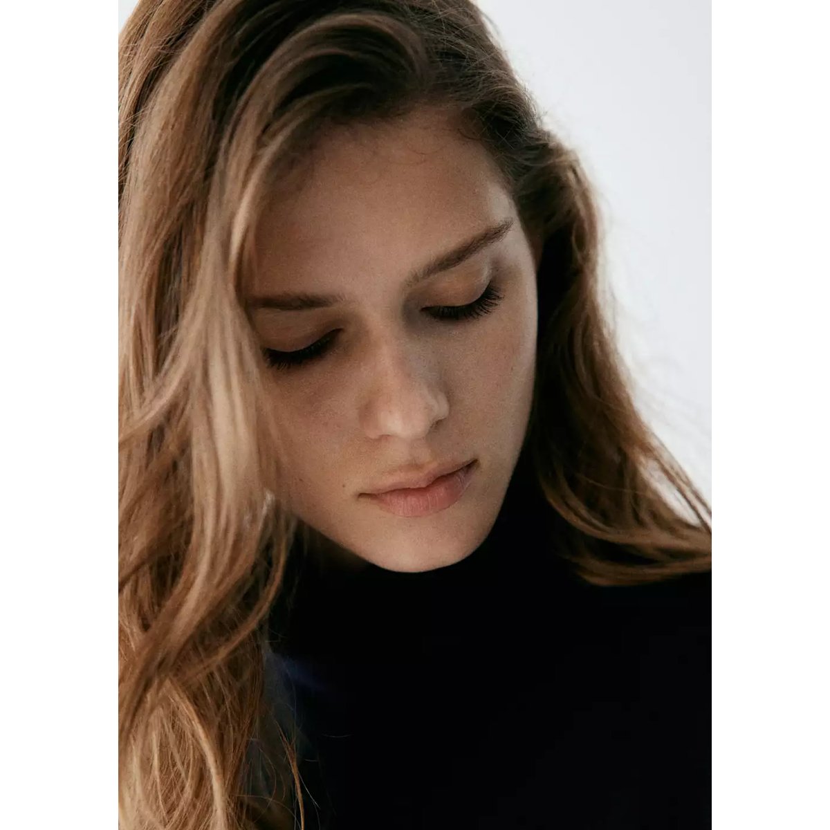 Robe col montant croisé bleu marine foncé, MANGO