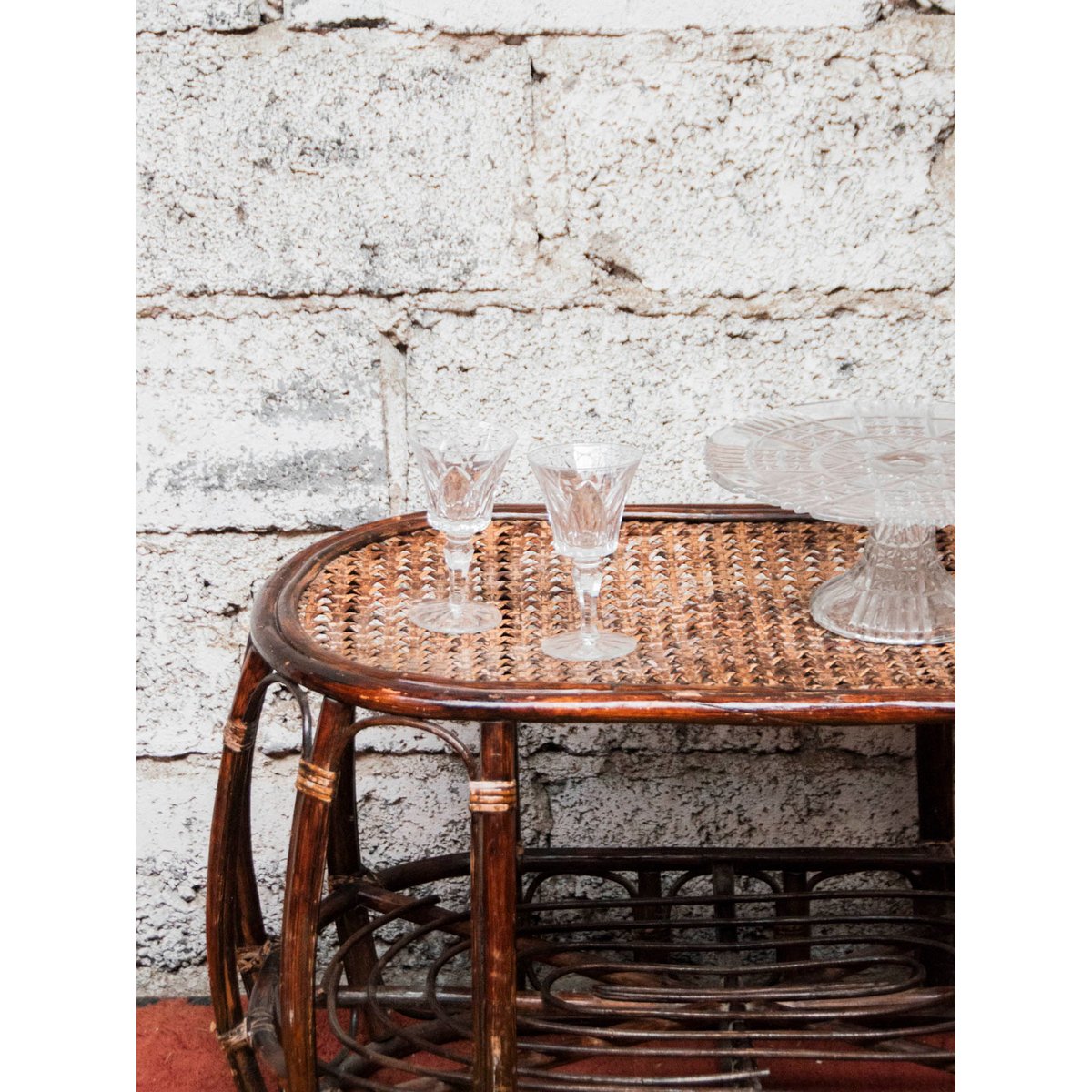 Table basse ovale en rotin Léonie N°519 - Bon état bois foncé, DEBONGOUT