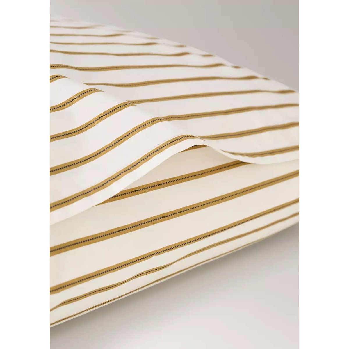 Taie d'oreiller 60 x 60 cm en coton ocre, MANGO HOME