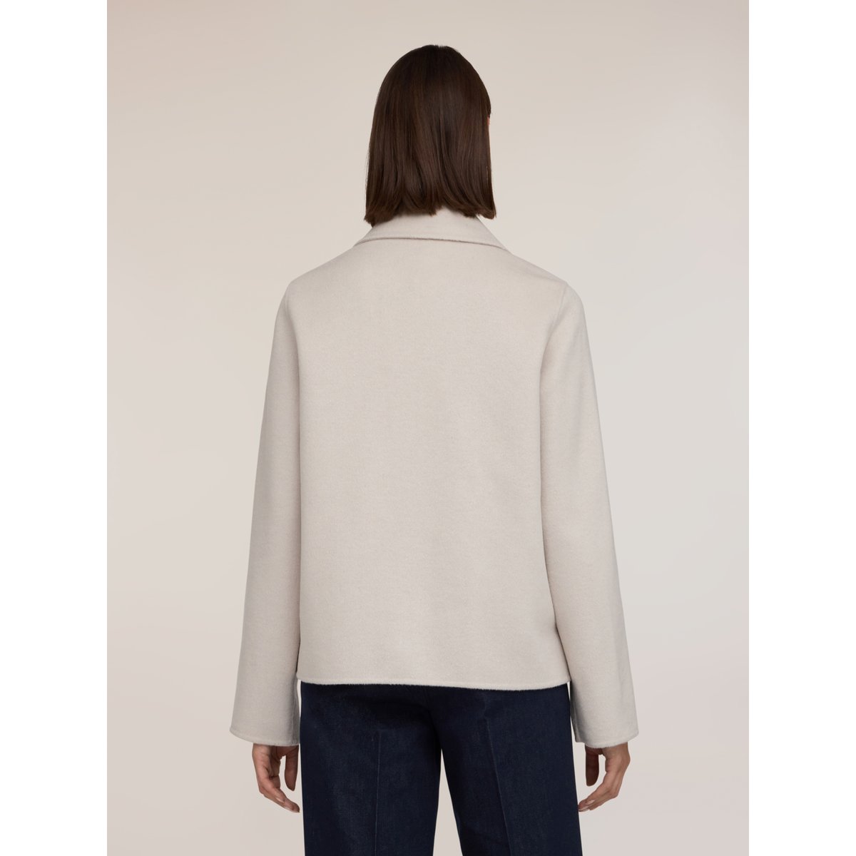 Manteau croisé blanc, MOTIVI
