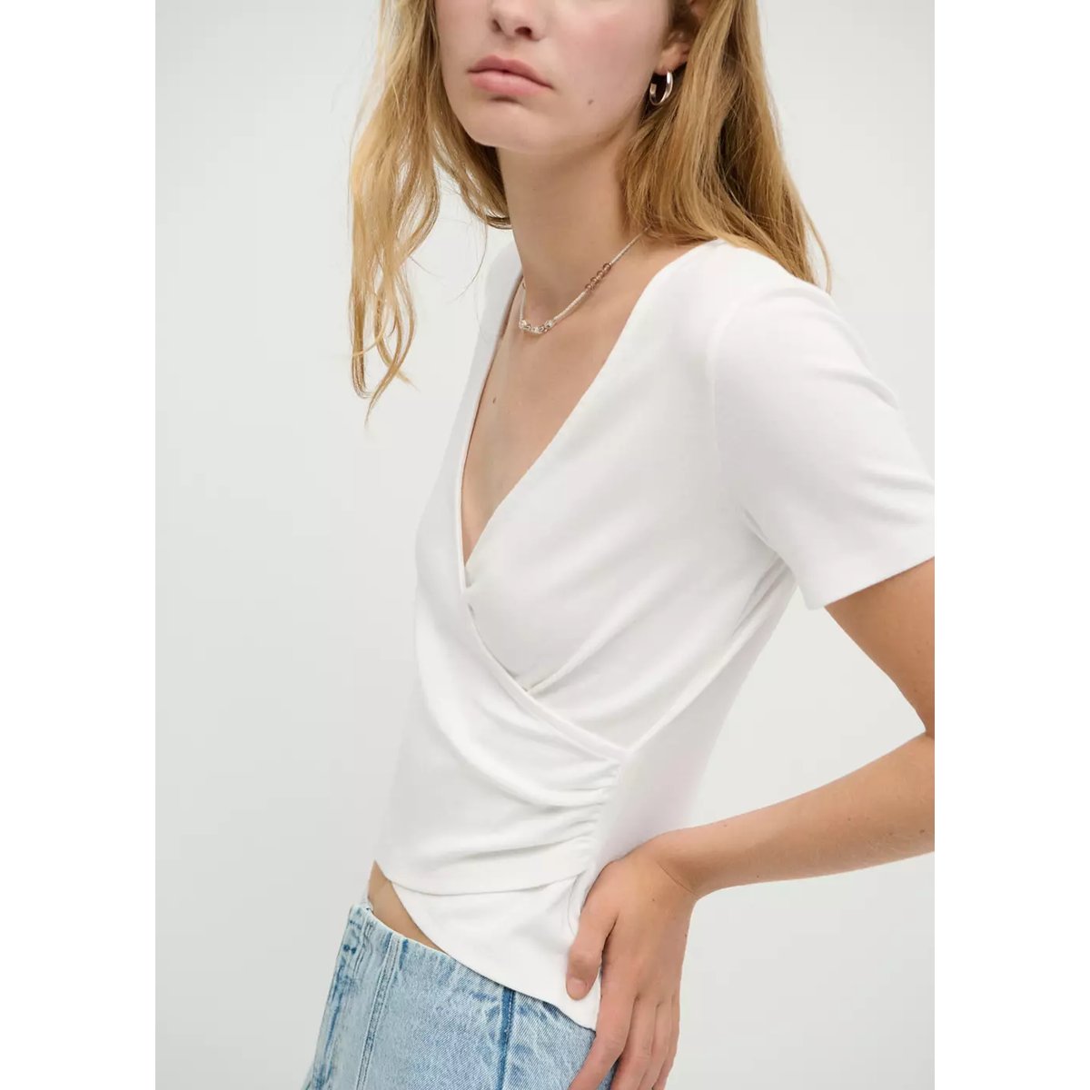 T-shirt côtelé croisé blanc cassé, MANGO TEEN