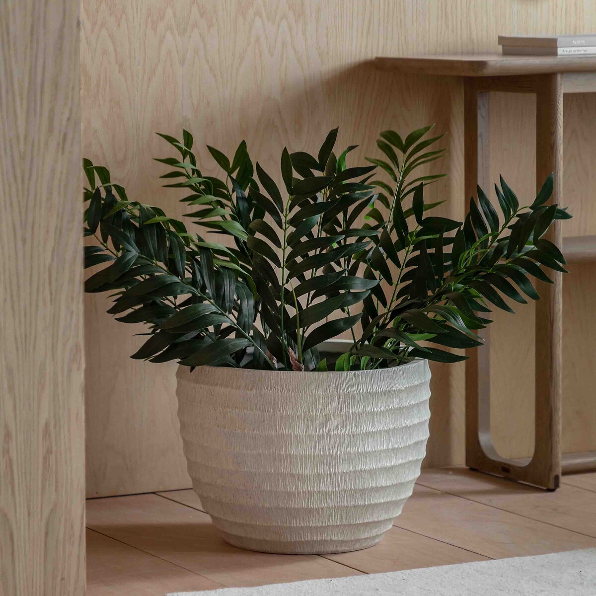 Limana Ridged Outdoor Planter in White white, ÉDITÉ
