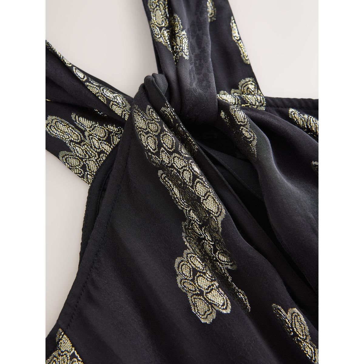 Robe courte en jacquard à épaules dénudées noir/doré, NEXT