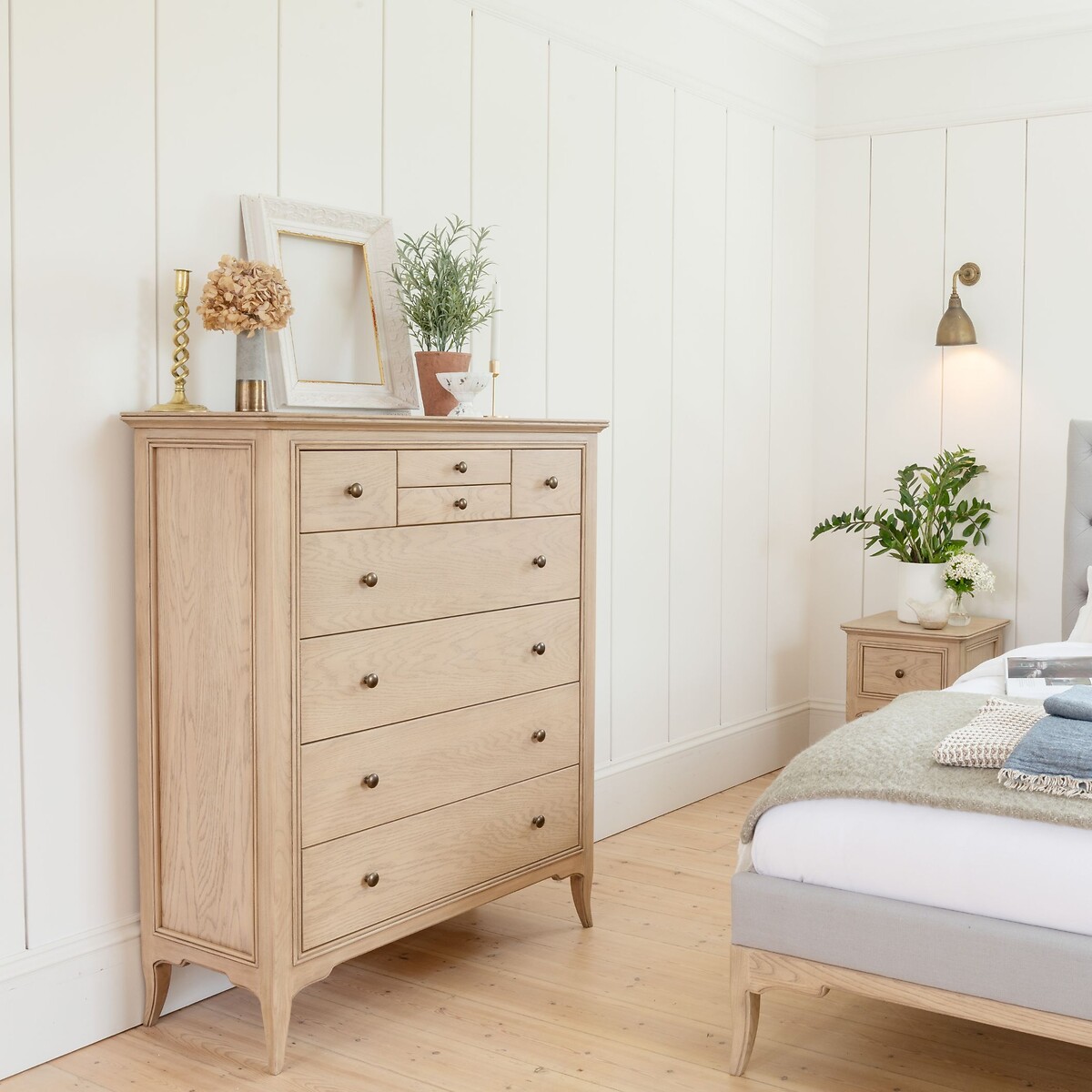 Toulon Oak 8 Drawer Merchant Chest light oak wood, WILLIS & GAMBIER