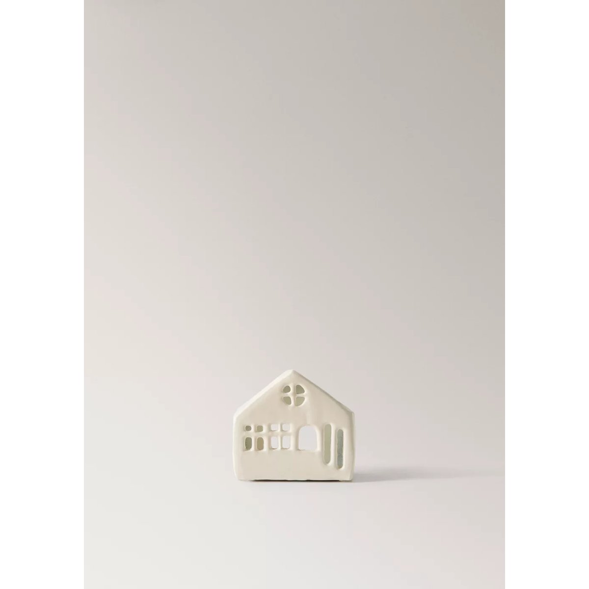 Bougeoir en aluminium en forme de maison blanc cassé, MANGO HOME