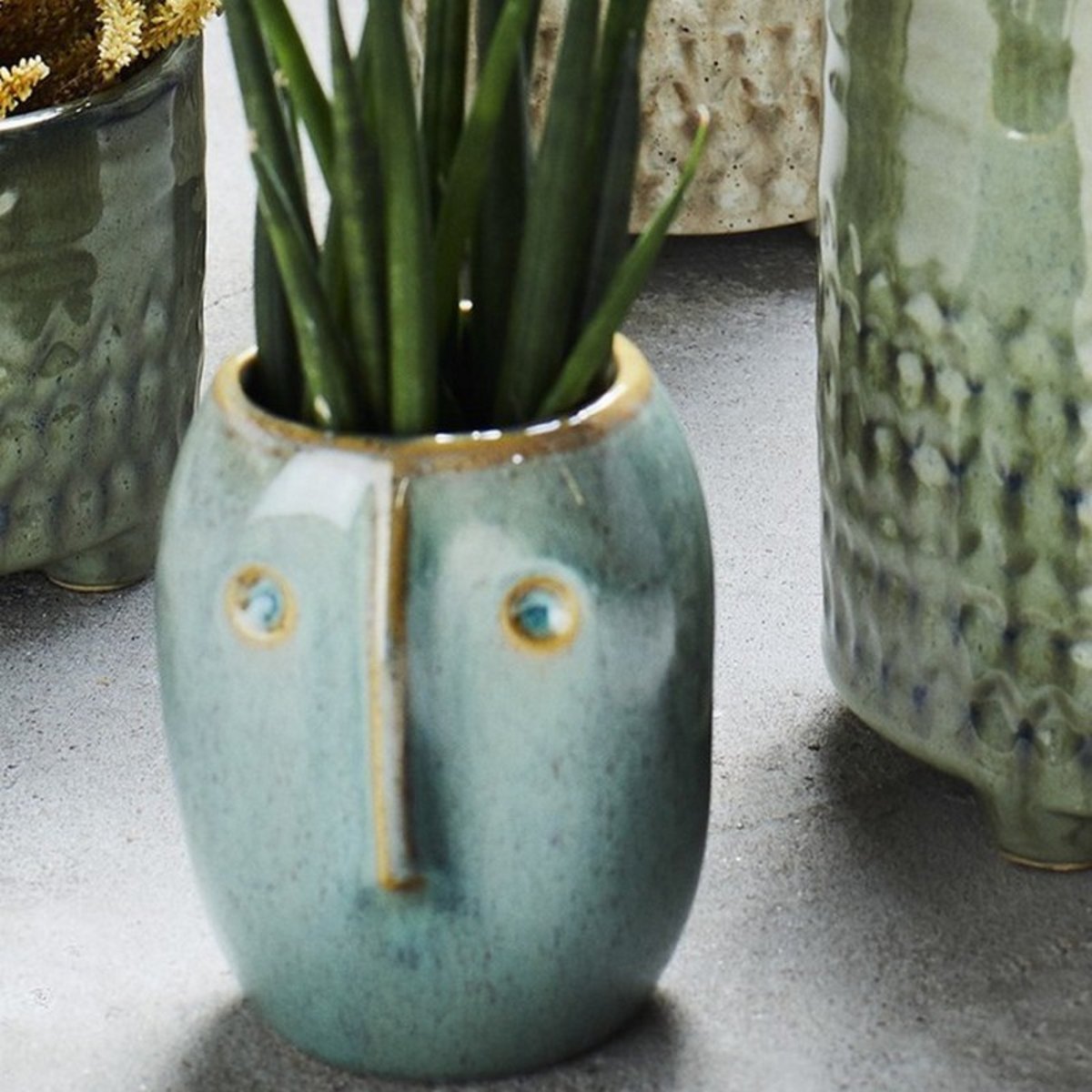 Petit vase grès visage vert jade, MADAM STOLTZ