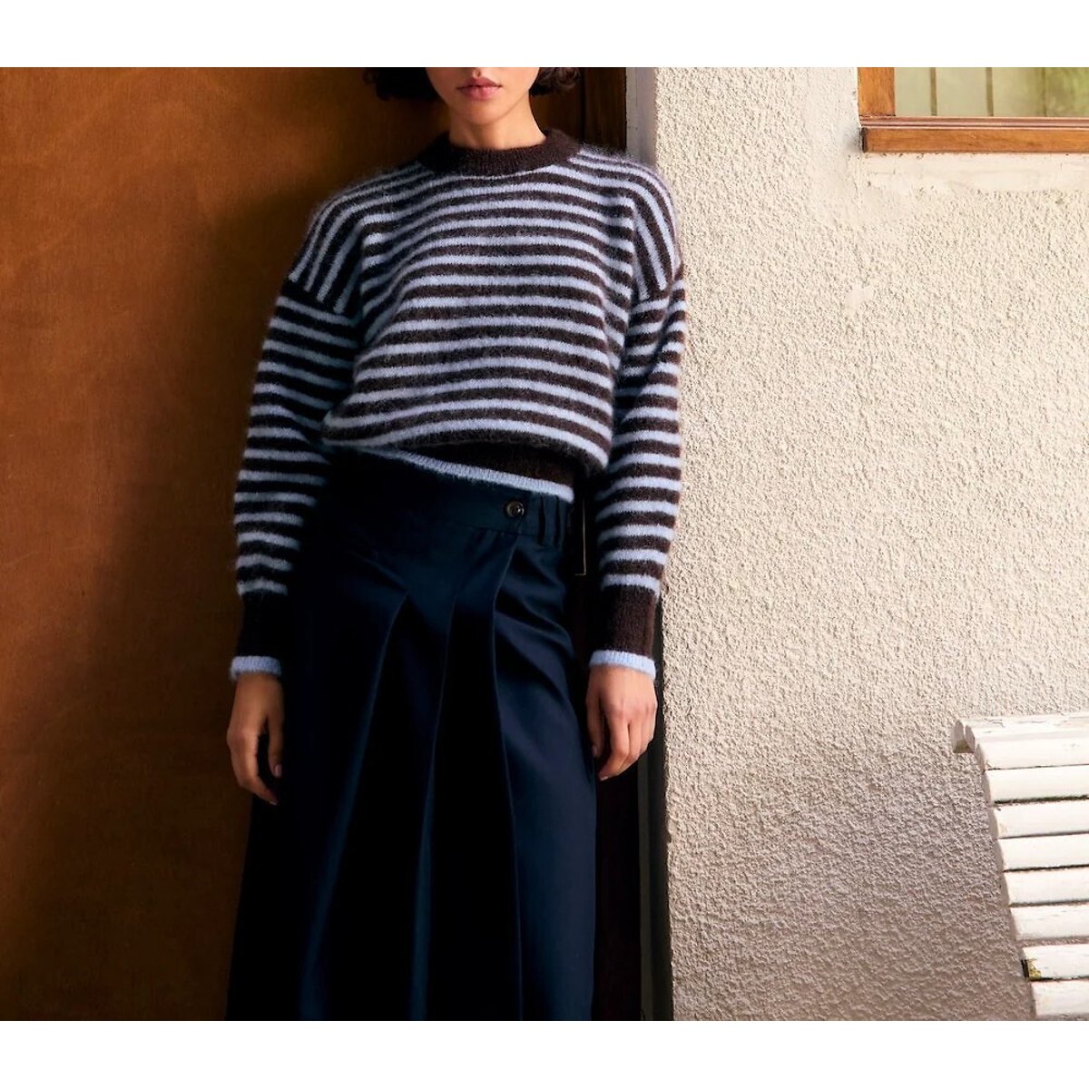 Maglione a girocollo a righe LALA rayé bleu/marron, SURPRISE