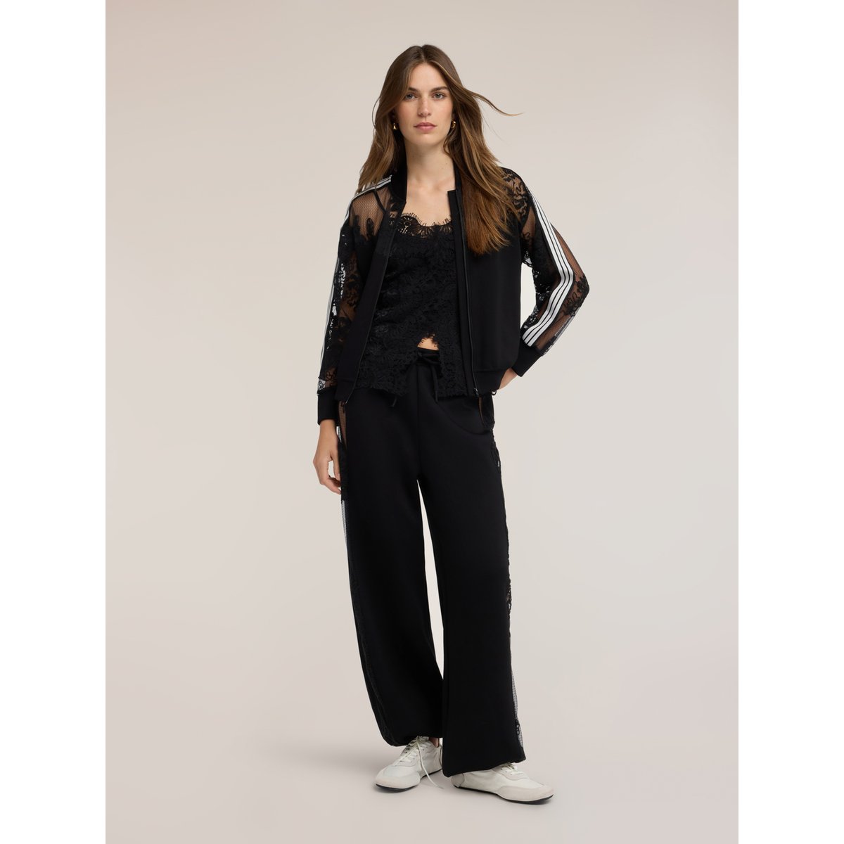 Jogging avec inserts en dentelle noir, MOTIVI