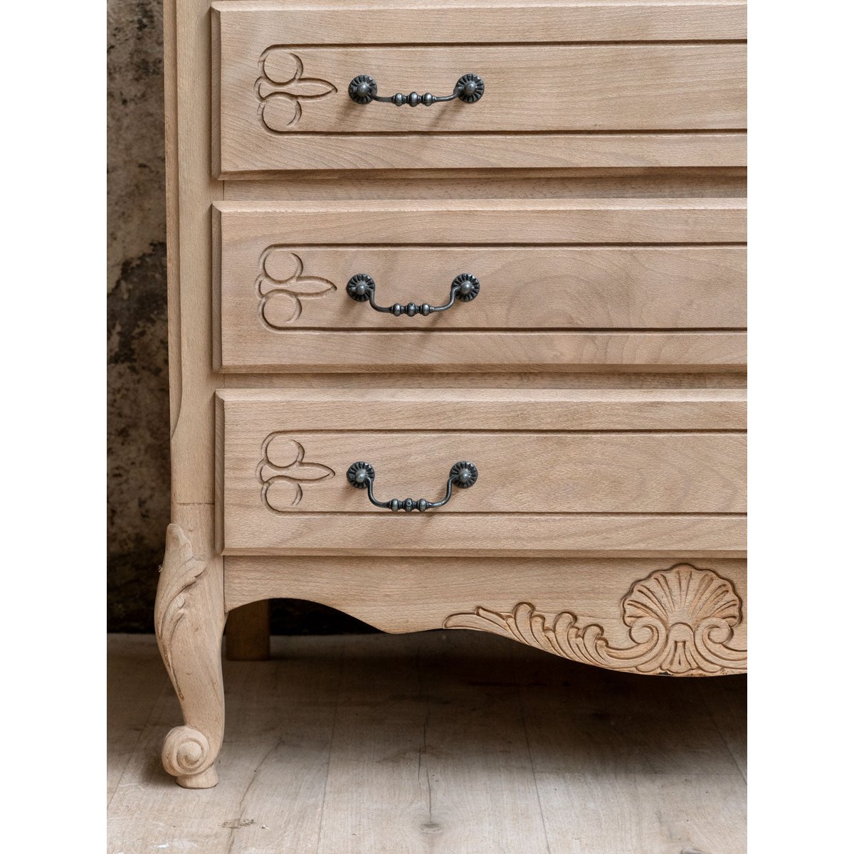 Commode en bois moulurée Garance N°773 - Bon état bois clair, DEBONGOUT
