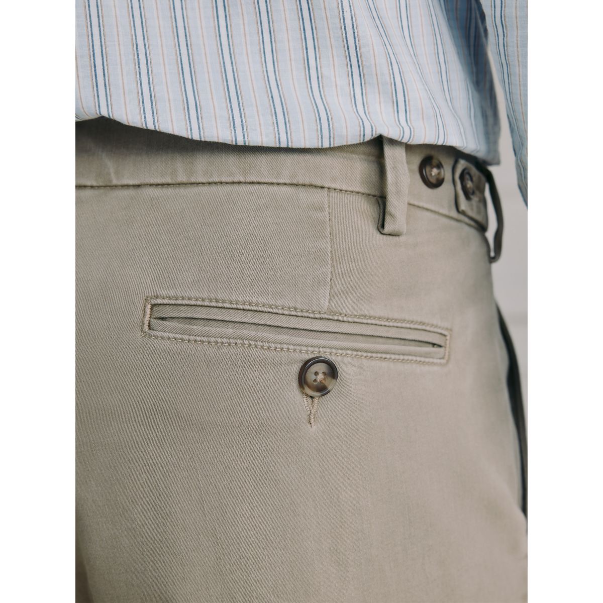 Pantalon chino doux luxueux grège, NEXT